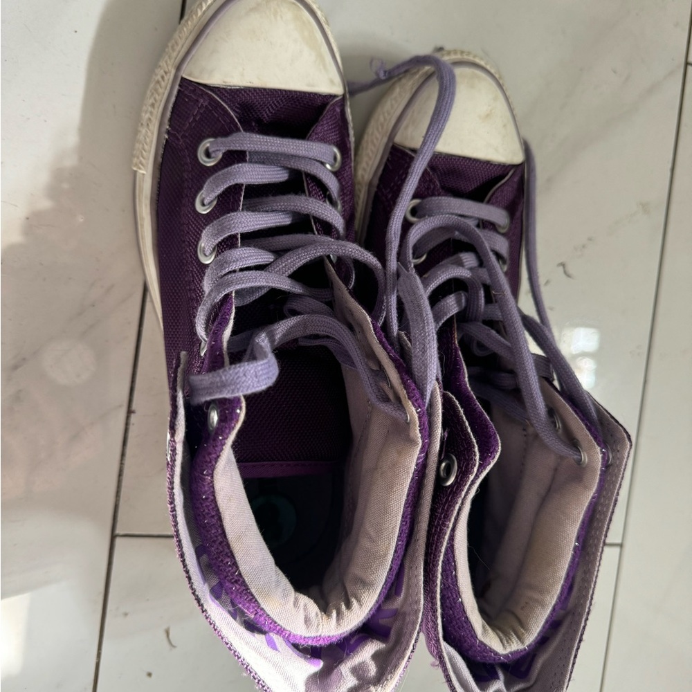 Women’s size 8 purple Converse high tops - Picture 3 of 11